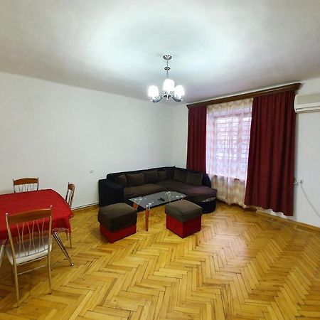 Cozy Apartment Near Opera House Jerevan Exteriör bild