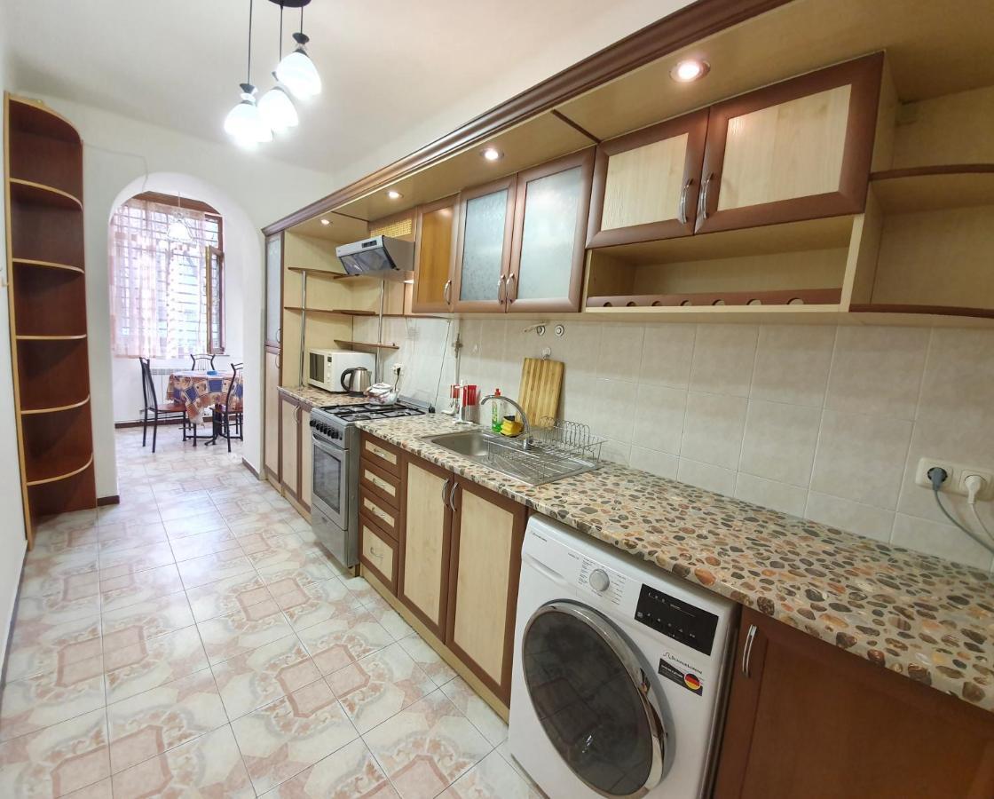 Cozy Apartment Near Opera House Jerevan Exteriör bild