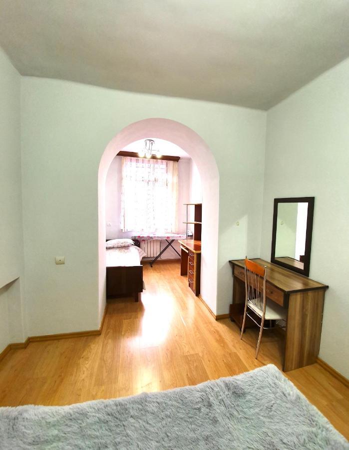 Cozy Apartment Near Opera House Jerevan Exteriör bild
